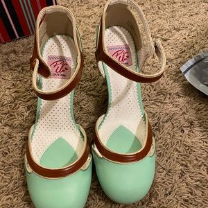 Pin up girl couture shoes